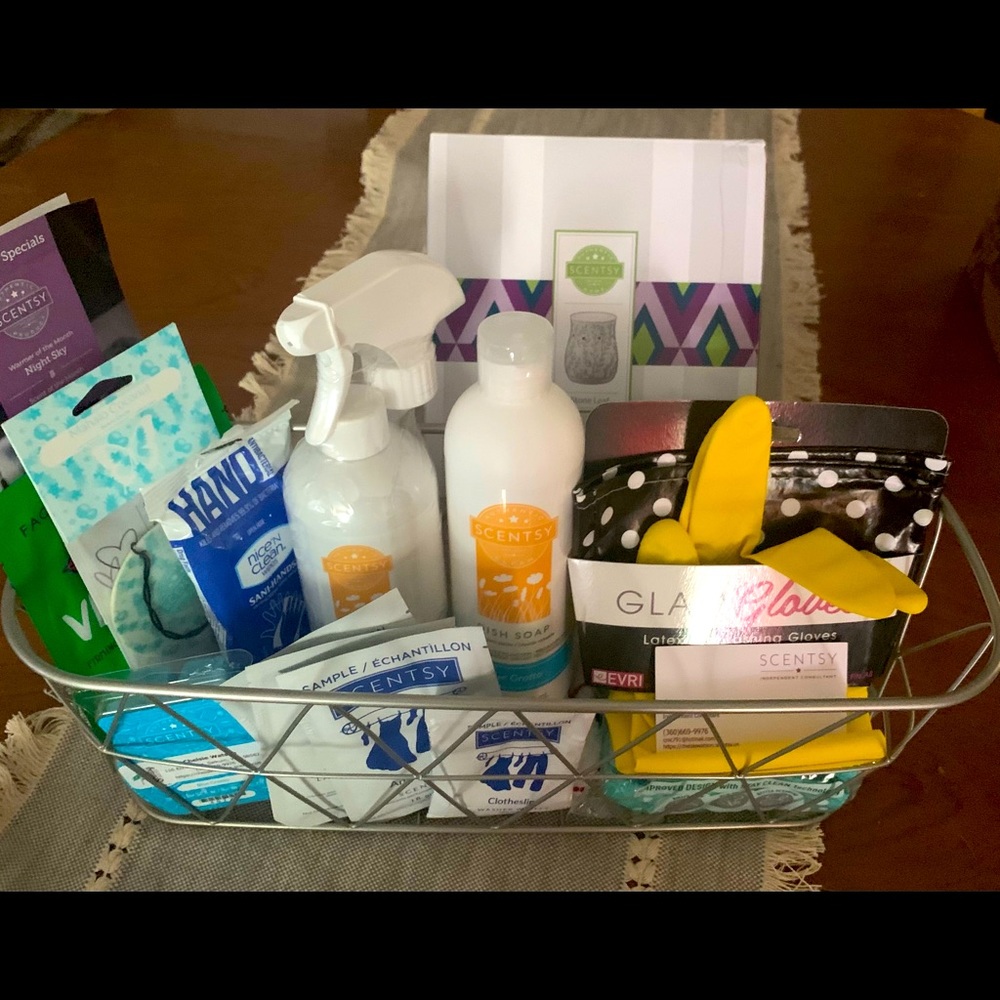 Scentsy “Blue Grotto” Cleaning/Warmer Bundle